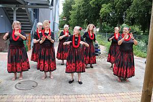 Aloha-Gruppe beim Tanz