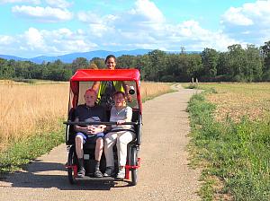 Rikscha in den Feldern bei Umkirch