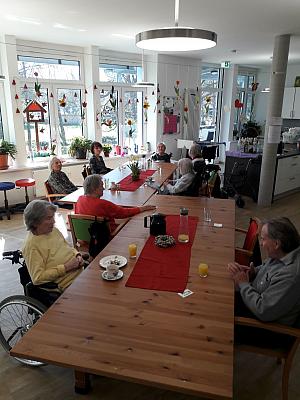Abstand beim Essen